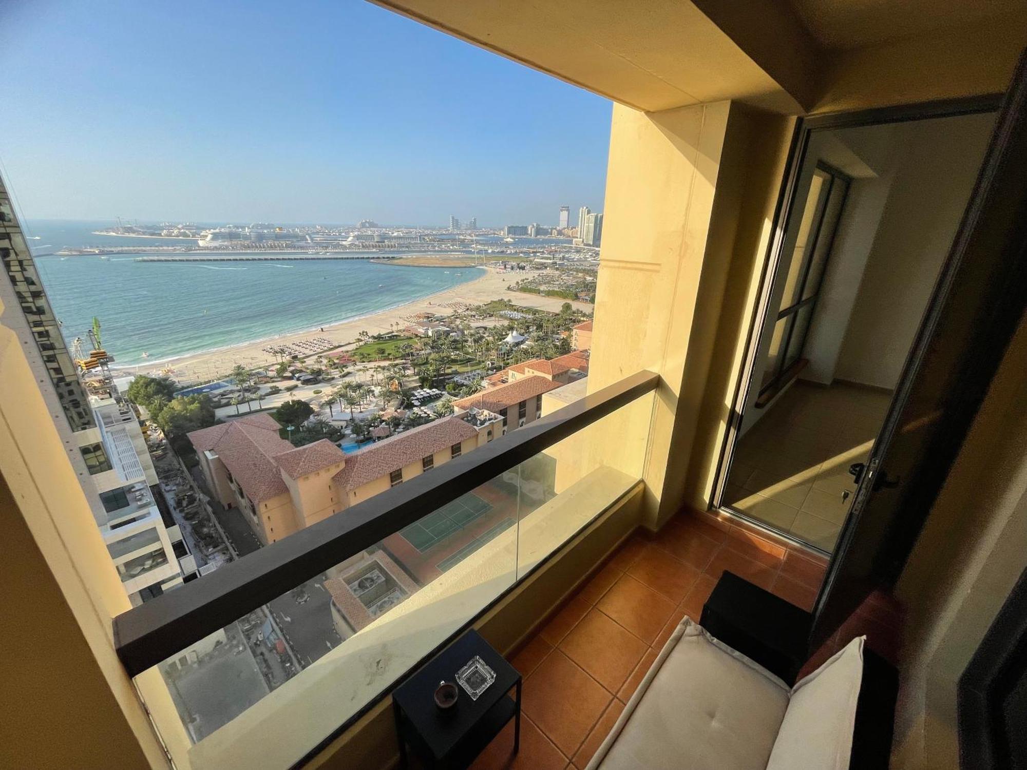 Seaview Beach Hostel Jbr - Walk To Beach - Gym - Pool - Metro Station Dubái Exterior foto