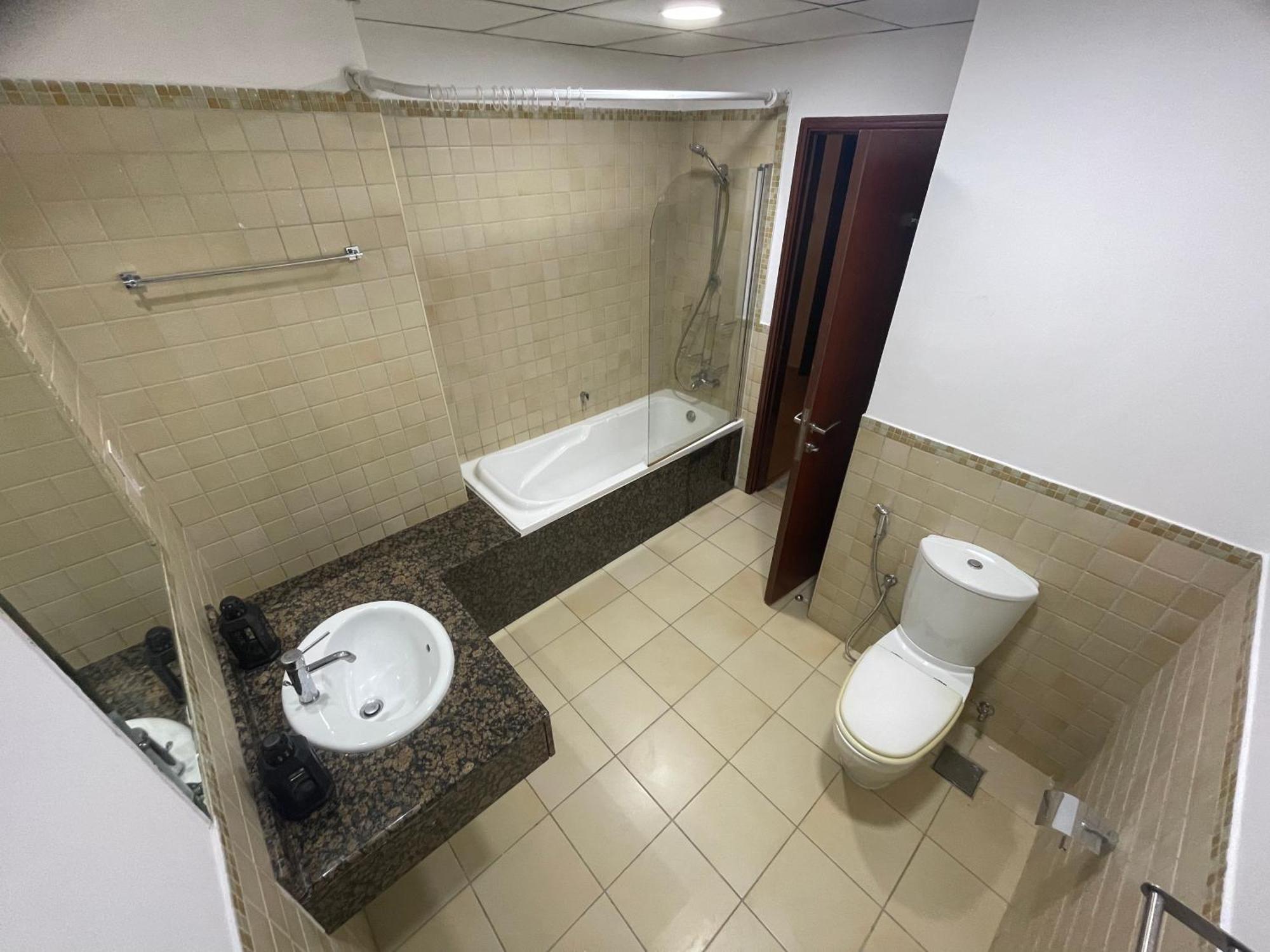 Seaview Beach Hostel Jbr - Walk To Beach - Gym - Pool - Metro Station Dubái Exterior foto
