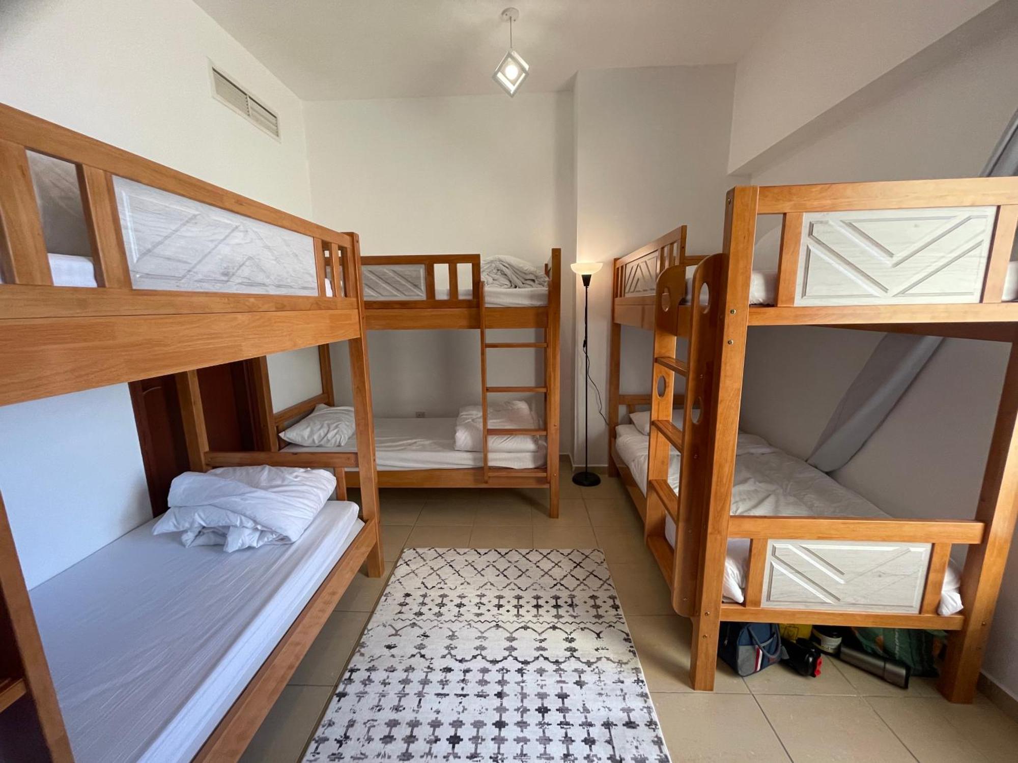 Seaview Beach Hostel Jbr - Walk To Beach - Gym - Pool - Metro Station Dubái Exterior foto