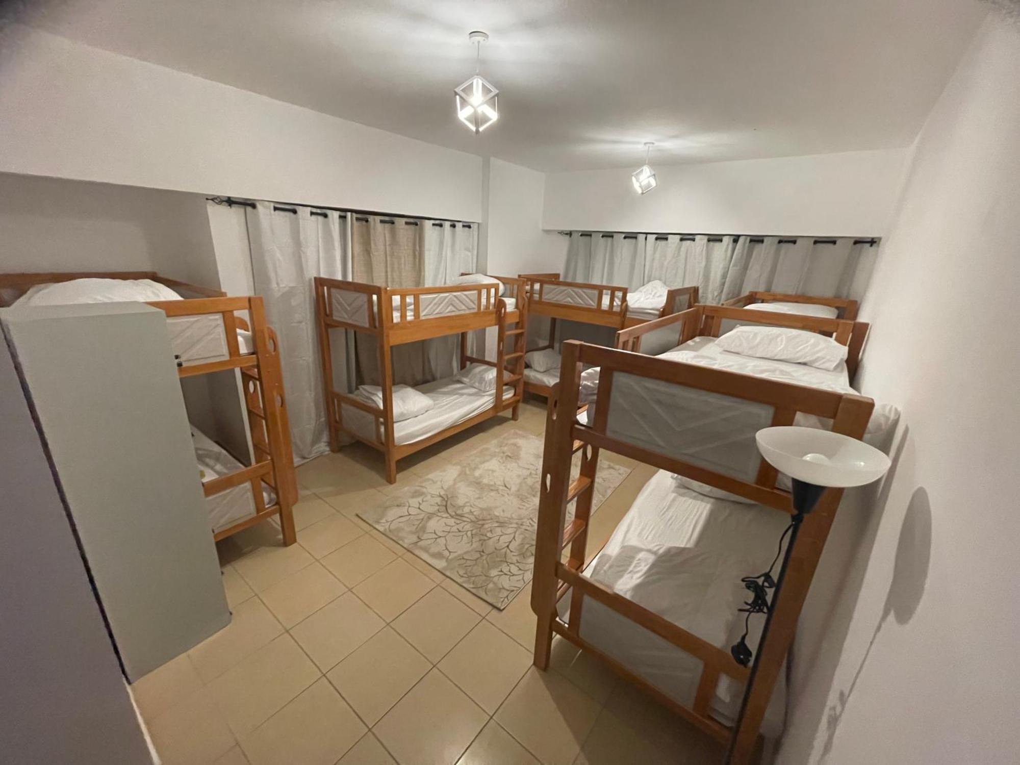 Seaview Beach Hostel Jbr - Walk To Beach - Gym - Pool - Metro Station Dubái Exterior foto