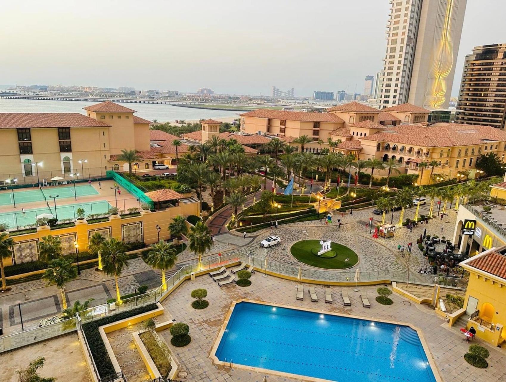 Seaview Beach Hostel Jbr - Walk To Beach - Gym - Pool - Metro Station Dubái Exterior foto