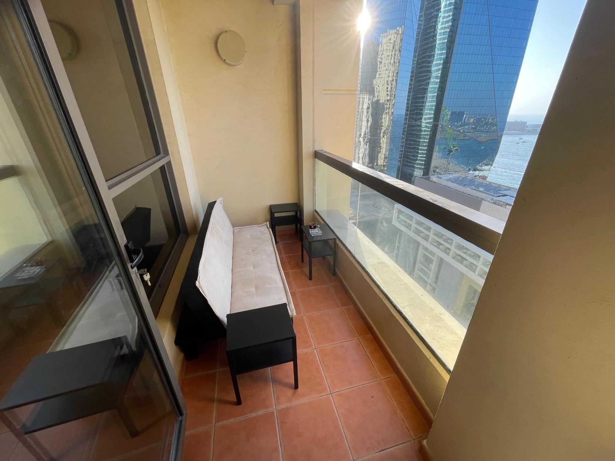 Seaview Beach Hostel Jbr - Walk To Beach - Gym - Pool - Metro Station Dubái Exterior foto