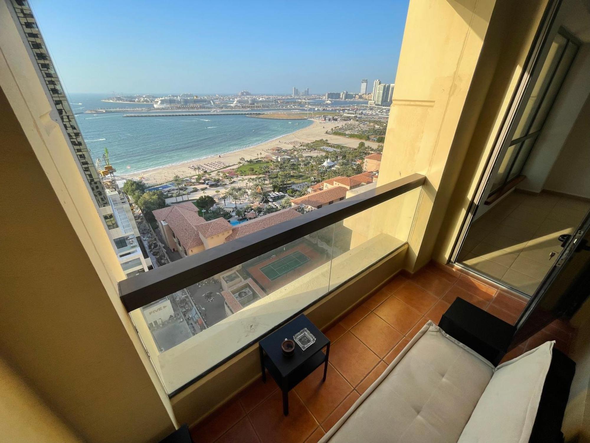 Seaview Beach Hostel Jbr - Walk To Beach - Gym - Pool - Metro Station Dubái Exterior foto