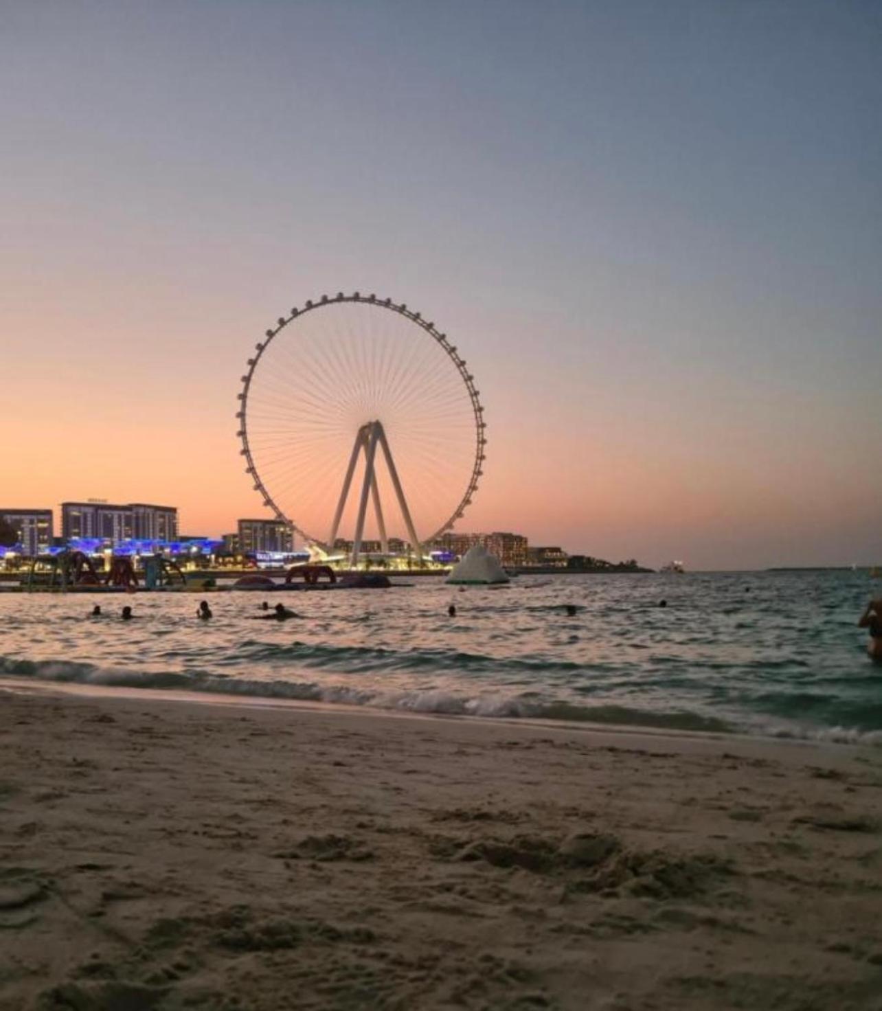 Seaview Beach Hostel Jbr - Walk To Beach - Gym - Pool - Metro Station Dubái Exterior foto